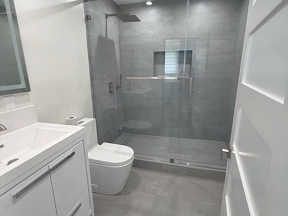 3rd image of 10926 Ruffner Ave