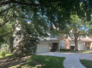 235 Esprit Ct, Bloomingdale, IL 60108