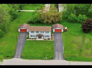 W314S8306 Winkler Dr, Mukwonago, WI 53149