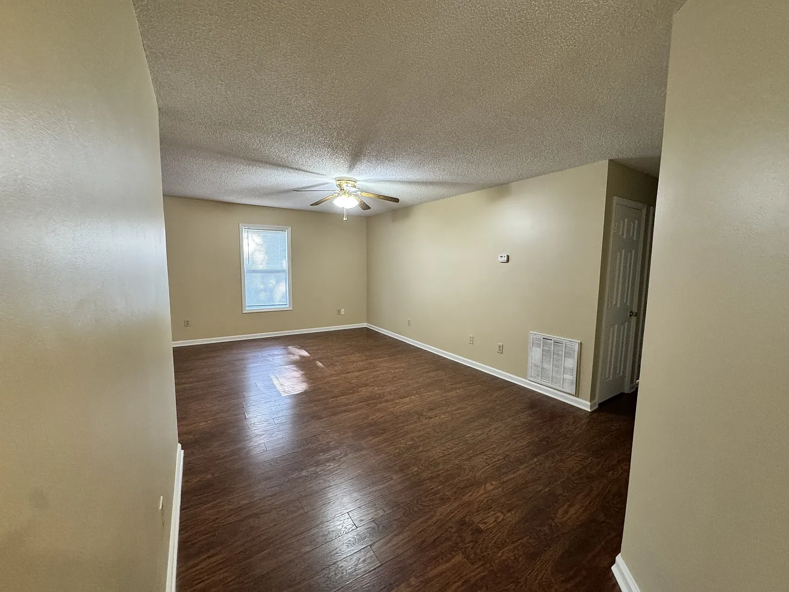 3 bed, 1170 sqft, $1,400 — Photo 4