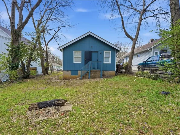 6915 Agnes Ave, Kansas City, MO 64132