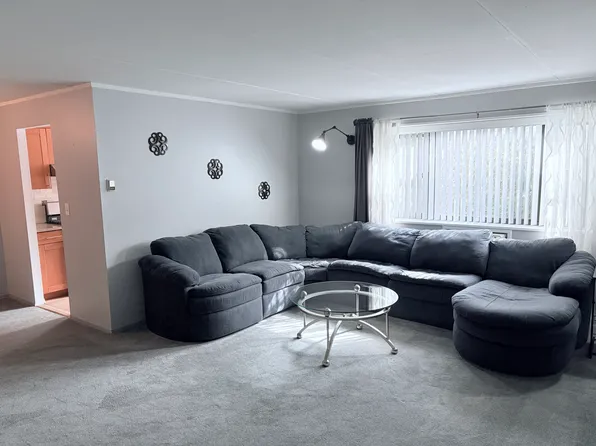 100 Clinton Ave APT 2N, Mineola, NY 11501