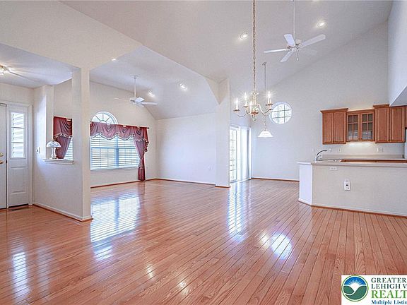 5th image of 2839 Donegal Dr