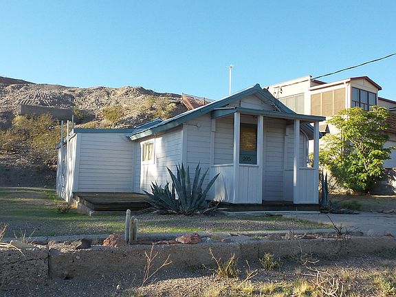 5th image of 205 Lakeview Dr