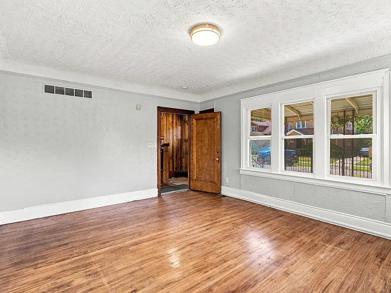 5274 Somerset Ave — Photo 9