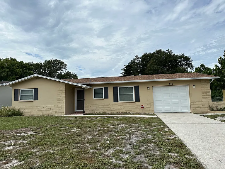 315 Scott Ct — Photo 2