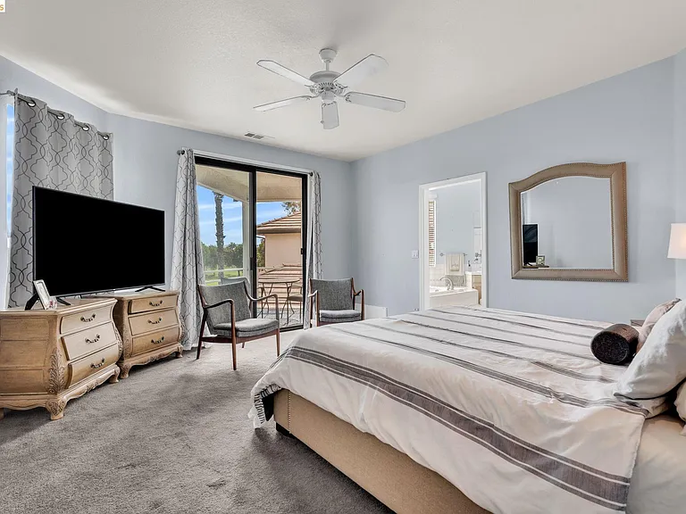5640 Edgeview Dr — Photo 36