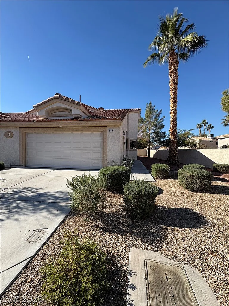 2 bed, 2.0 bath, 1013 sqft, $1,725 — Photo 2