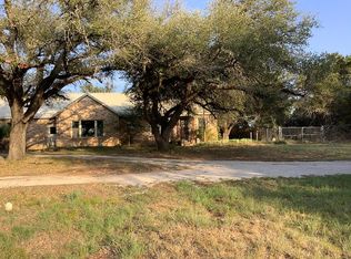 723 Naruna Rd, Lampasas, TX 76550