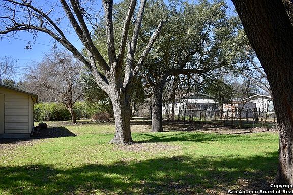5th image of 427 Craigmont Ln