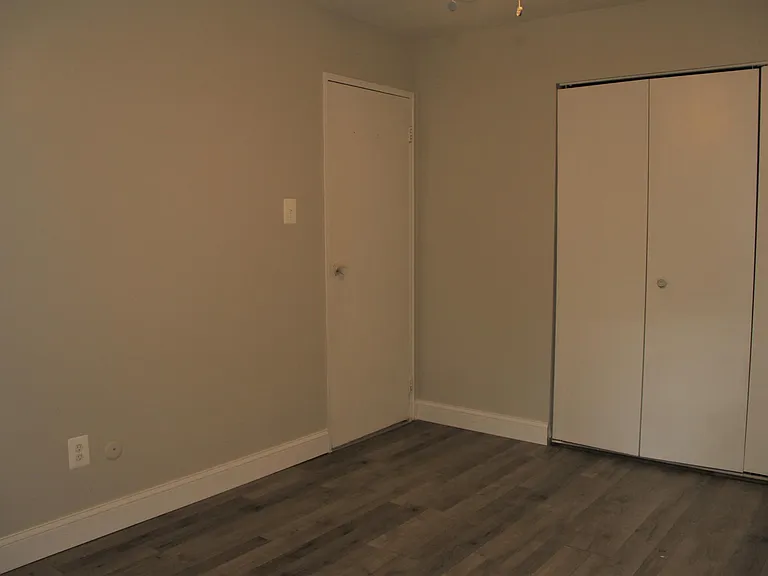 218 Centre Ave — Photo 11