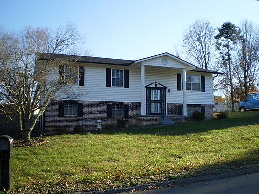 2nd image of 5816 Wooded Acres Dr