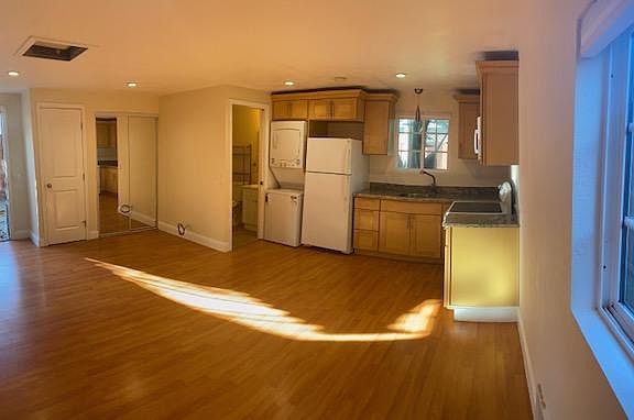 3rd image of 367 S Bayview Ave #B