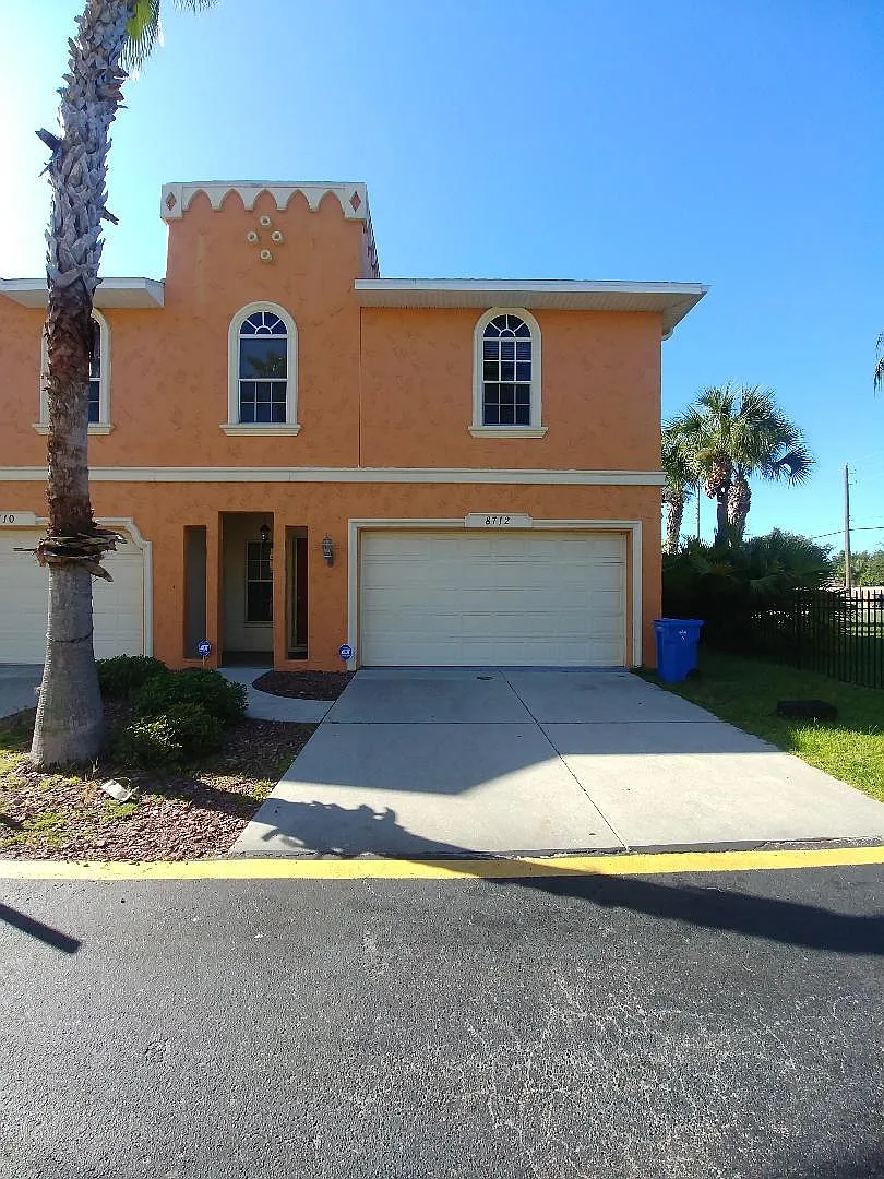 3 bed, 2.5 bath, 1868 sqft, $2,395 — Photo 1