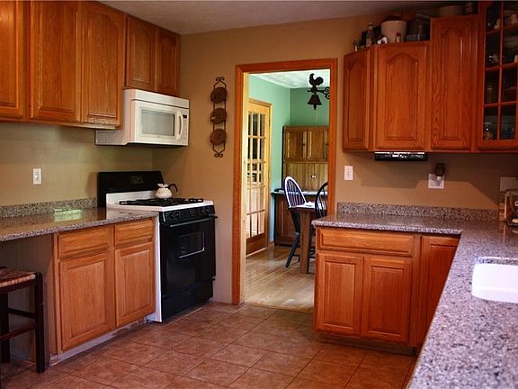 Newly remodeled - Flooring, Cabinets and Quartz counter tops