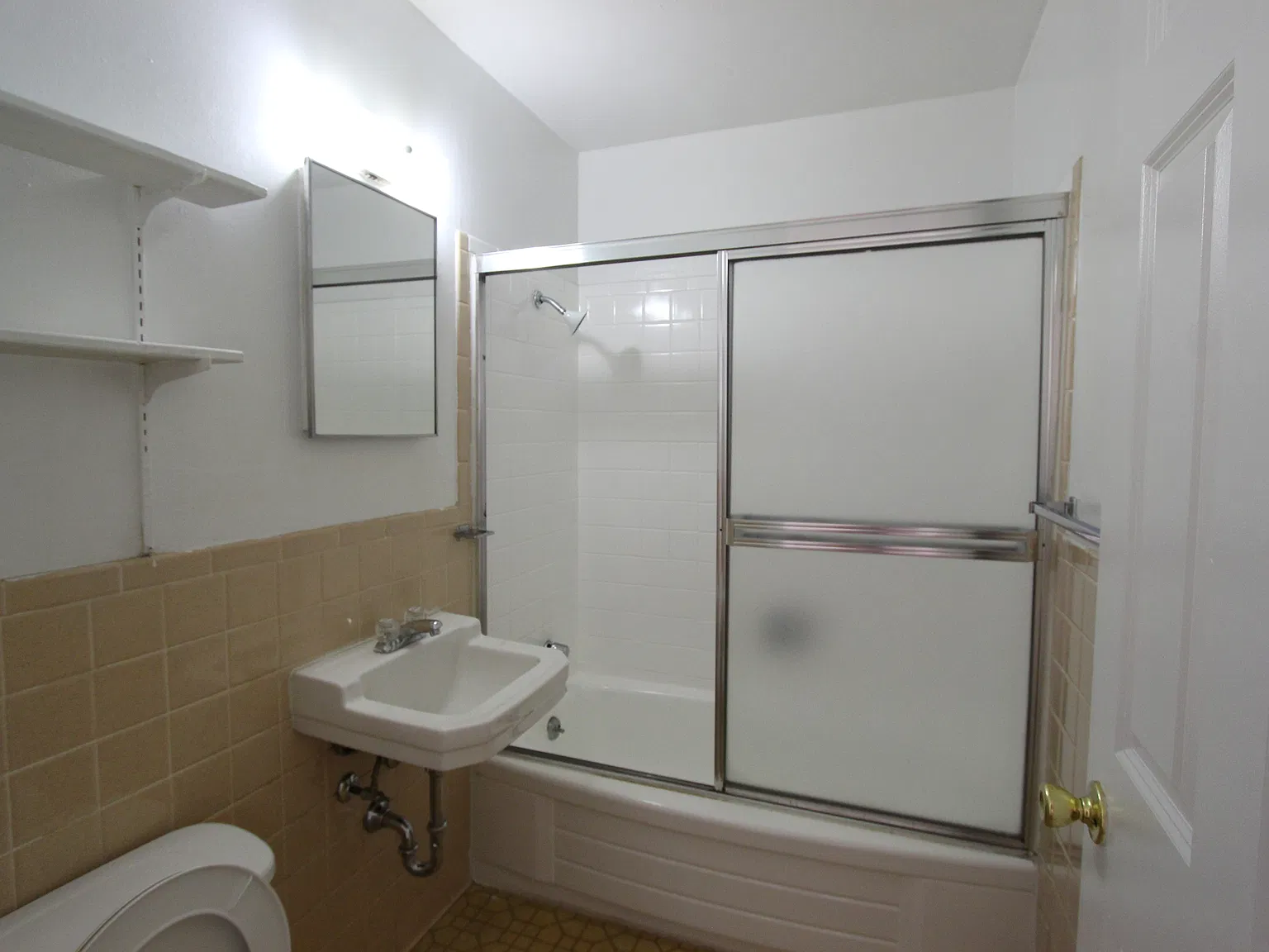 2 bed, 550 sqft, $3,400 — Photo 3