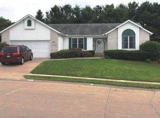 1413 W 60th St, Davenport, IA 52806