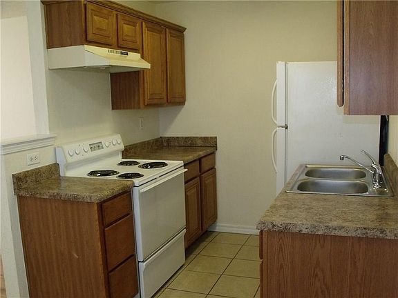 2nd image of 701 SE 4th St