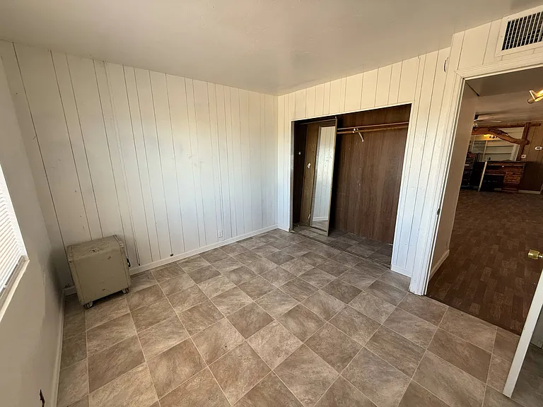 8221 S Taylor Ln — Photo 13