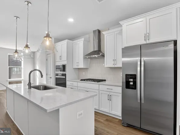 2717 Light St, Baltimore, MD 21230