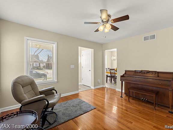 3rd image of 2013 N Denwood St