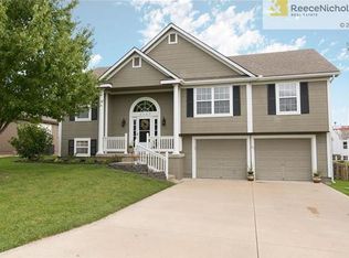 2007 NW Elmwood Dr, Grain Valley, MO 64029
