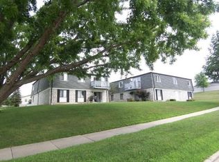 1608 Creek Rd APT 102, West Bend, WI 53090
