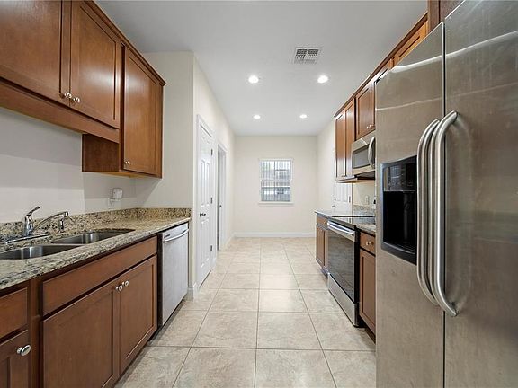 4th image of 14 Ferguson Dr