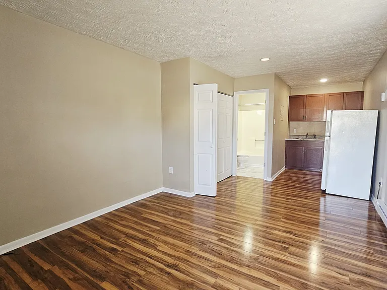 501 E Cottage Grove Ave #C — Photo 2
