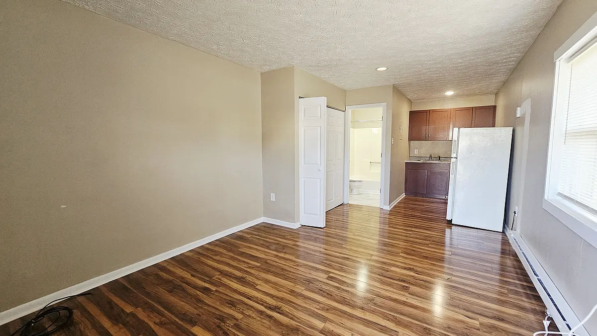 Building Photo - 501 E Cottage Grove Ave #C