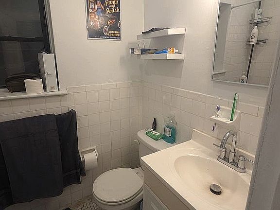 3rd image of 611 E 11th St APT 2C