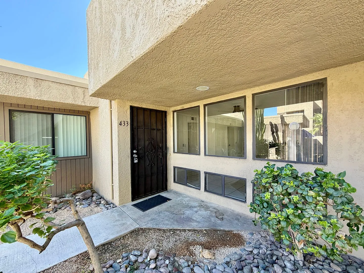 Available Now!! 2 Bedroom 2 Bathroom Home In Palm Springs! — Photo 1