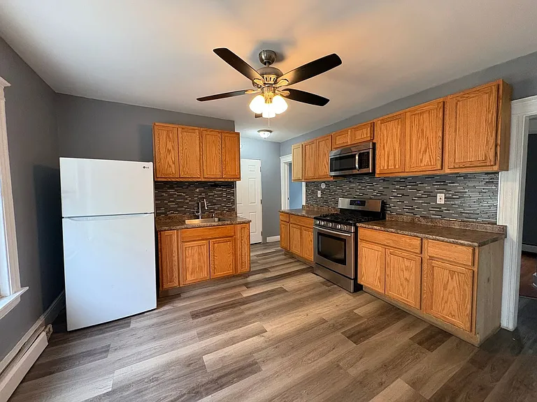 680 W Main Street - Blue Pod — Photo 4