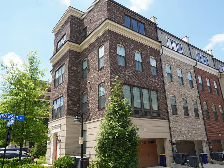 515 Riversail Ln — Photo 2