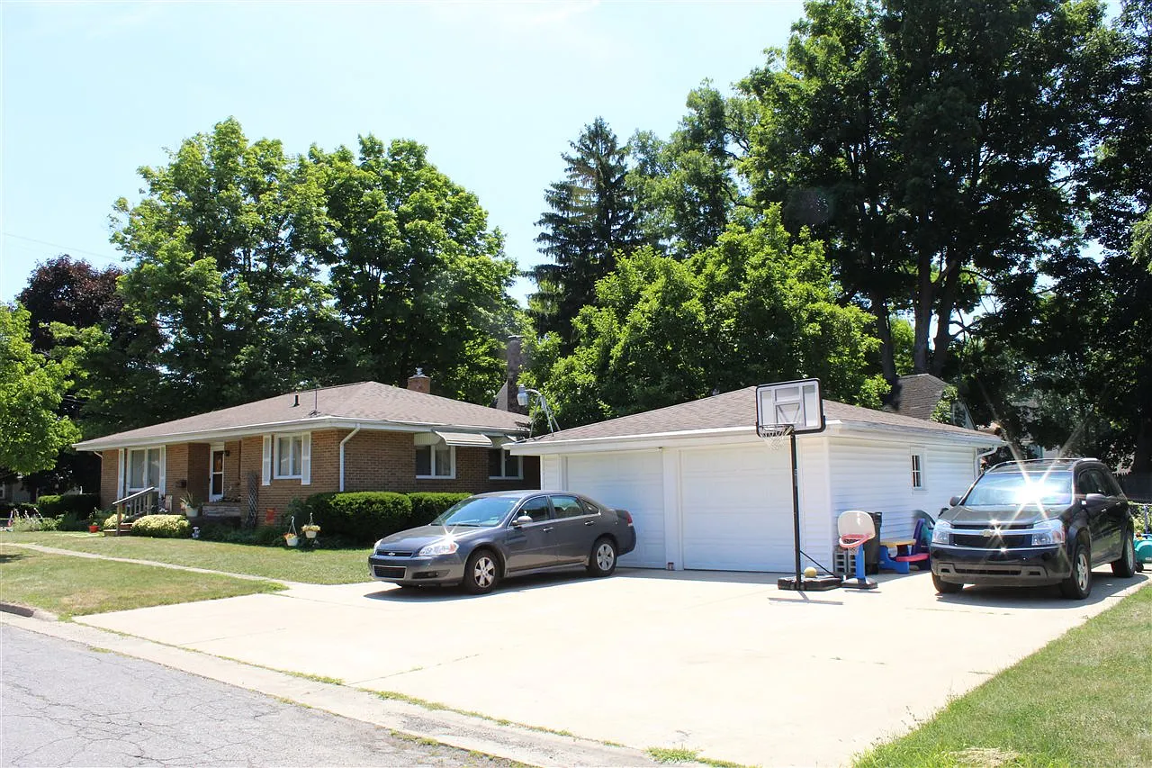 1111 N Water St photo 1