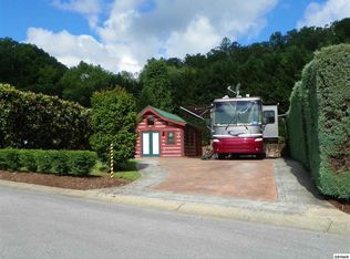 1907 Lizi Loop Way, Sevierville, TN 37862