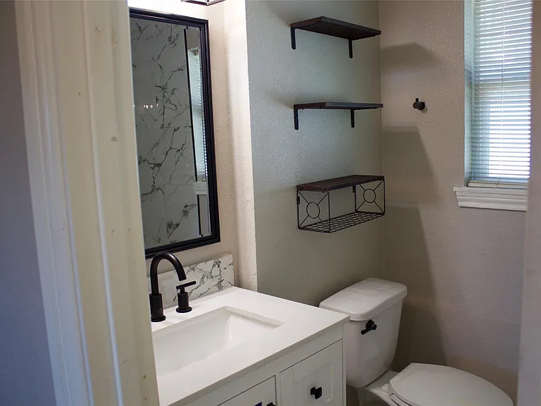 1323 E 32nd 1/2 St — Photo 8