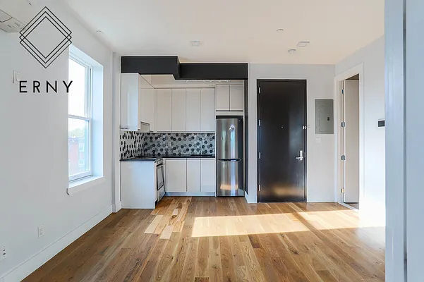 Rented by Pinn Realty | media 33