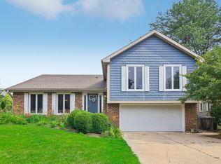 998 Butler Dr, Crystal Lake, IL 60014