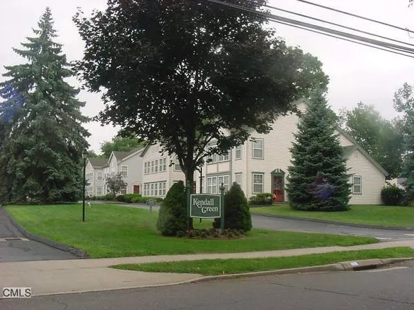 27 Kendall Green Dr, Milford, CT 06461
