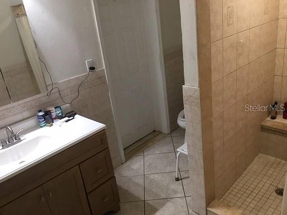 4th image of 430 E Cornelius Cir Room B