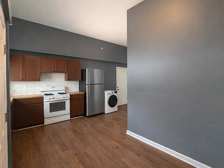 430 Case Ave #1 — Photo 2
