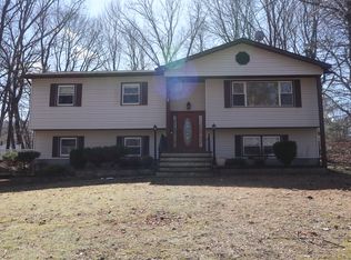 55 Oakland Ave, Central Valley, NY 10917