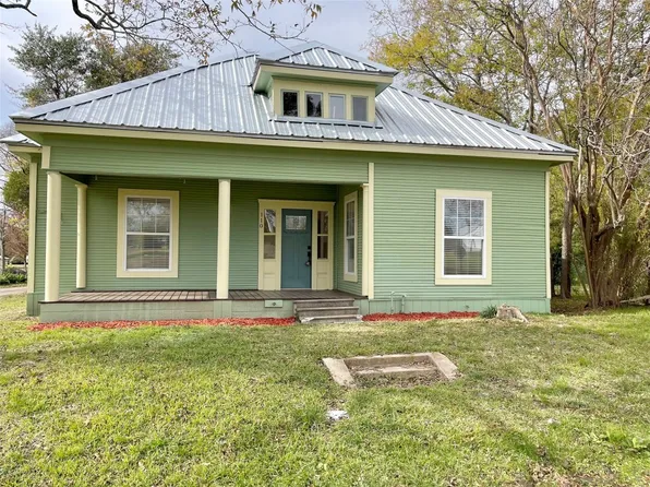 110 Mill St, Cumby, TX 75433