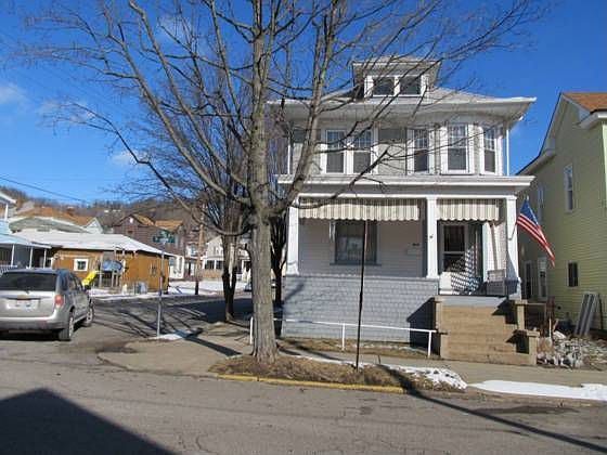 1st image of 814 Jefferson St