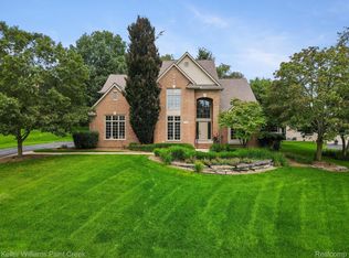 1734 Westridge Dr, Rochester, MI 48306