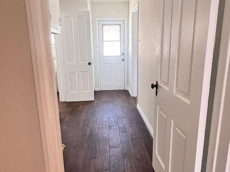 324 N Story Pl — Photo 9