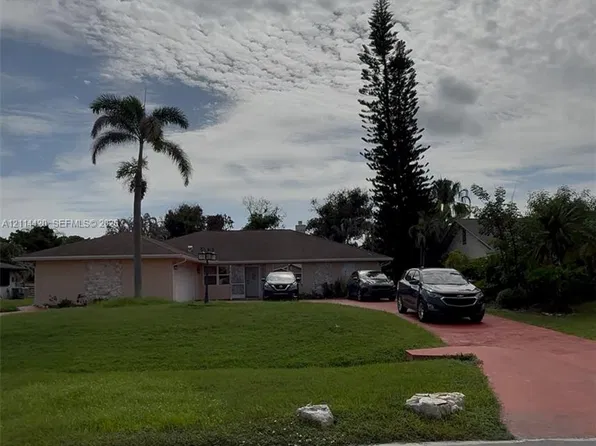 1457 SE Ladner St, Port Saint Lucie, FL 34983