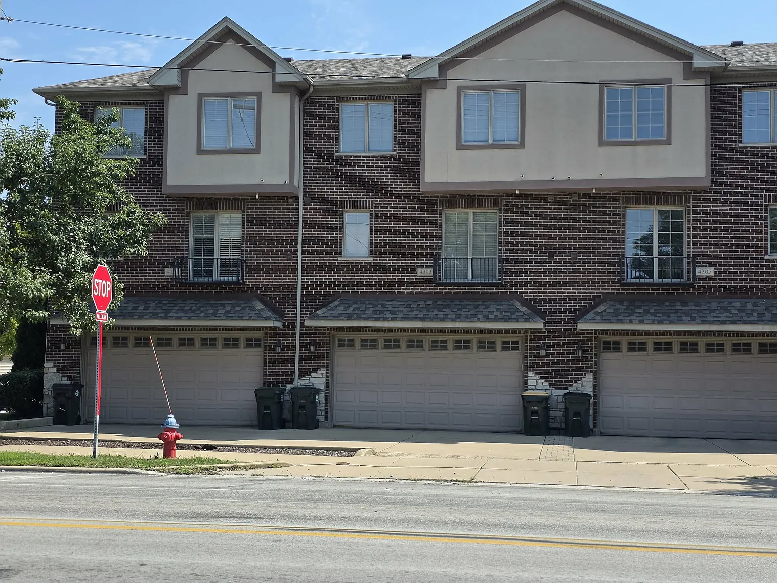 3 bed, 2.5 bath, 2051 sqft, $2,950 — Photo 3