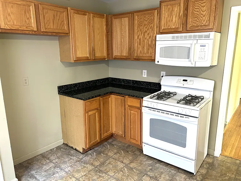 24020 Condon St — Photo 4